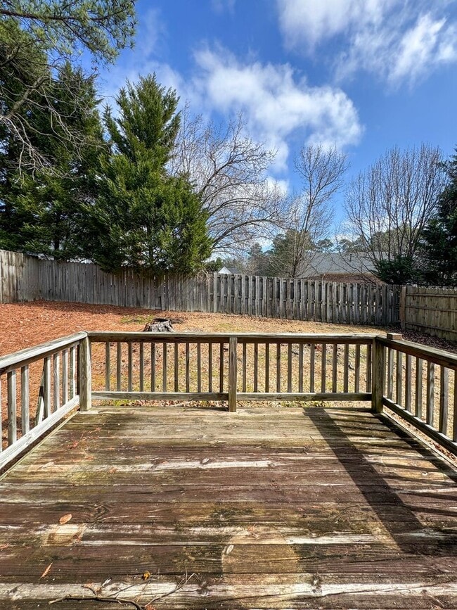 Building Photo - Charming 3 Bed 2.5 Bath Home in Gated Community