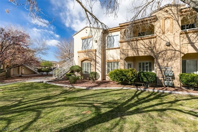 Building Photo - 3400 Cabana Dr