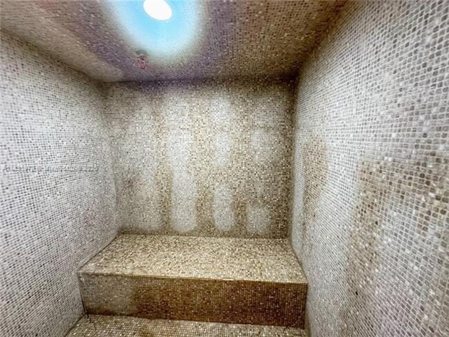 Building Photo - 16711 Collins Ave