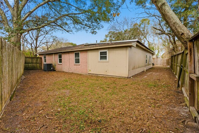 Building Photo - 344 Pennington Dr