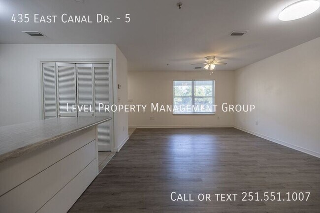 Building Photo - 435 E Canal Dr