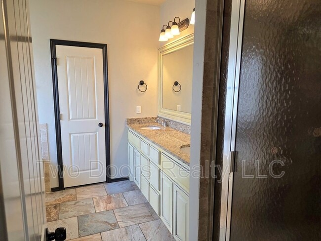 Building Photo - 19217 Grassmere Way