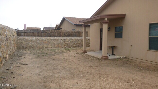 Building Photo - 14229 English Point Ave