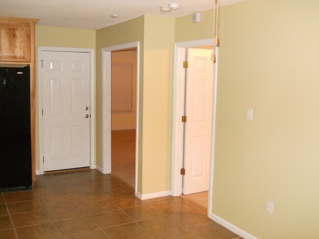 Building Photo - 3 Bedroom Home in Hahira!