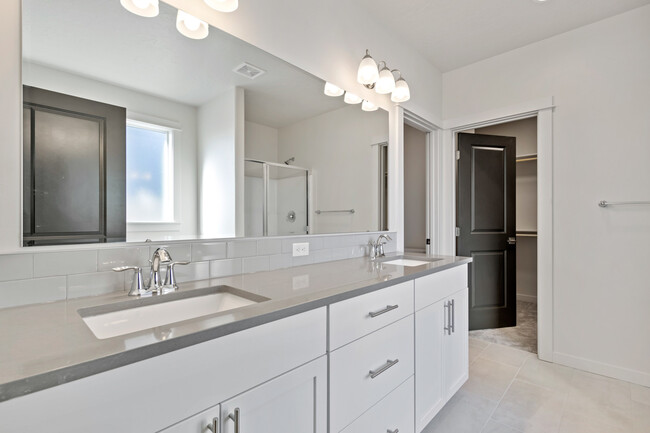 Building Photo - 7565 W Itasco Dr