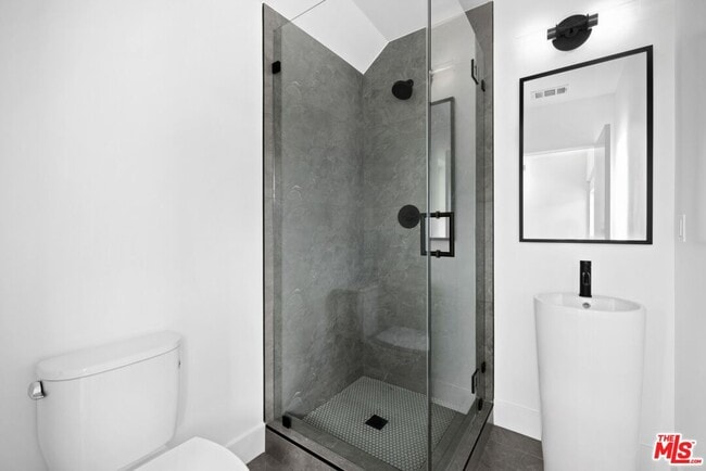 Building Photo - 5543 Calhoun Ave