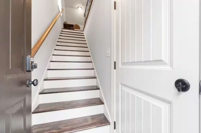 Building Photo - 206 E Street-ID1367376P