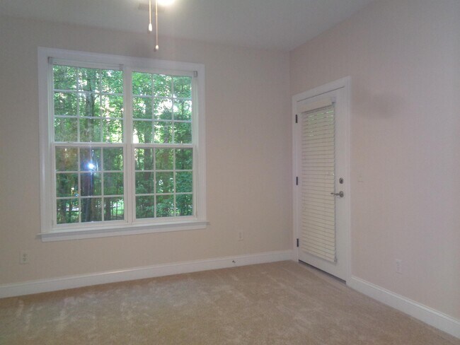 Building Photo - 914 Providence Glen Dr