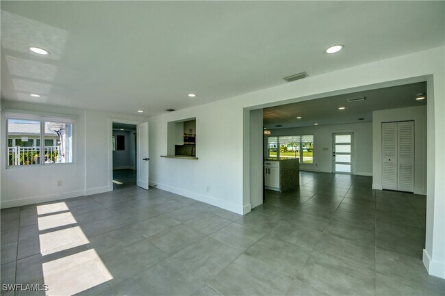 Building Photo - 4312 S Pacific Cir