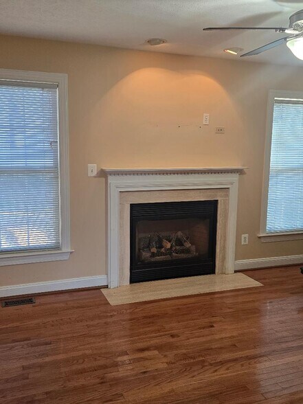 Building Photo - 21966 Springwood Ct