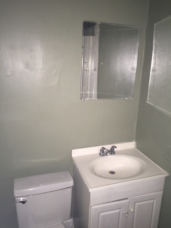 Building Photo - **AVAILABLE NOW**2 or 3 Bedroom / 1 Bathroom Home for Rent in Columbus, GA***