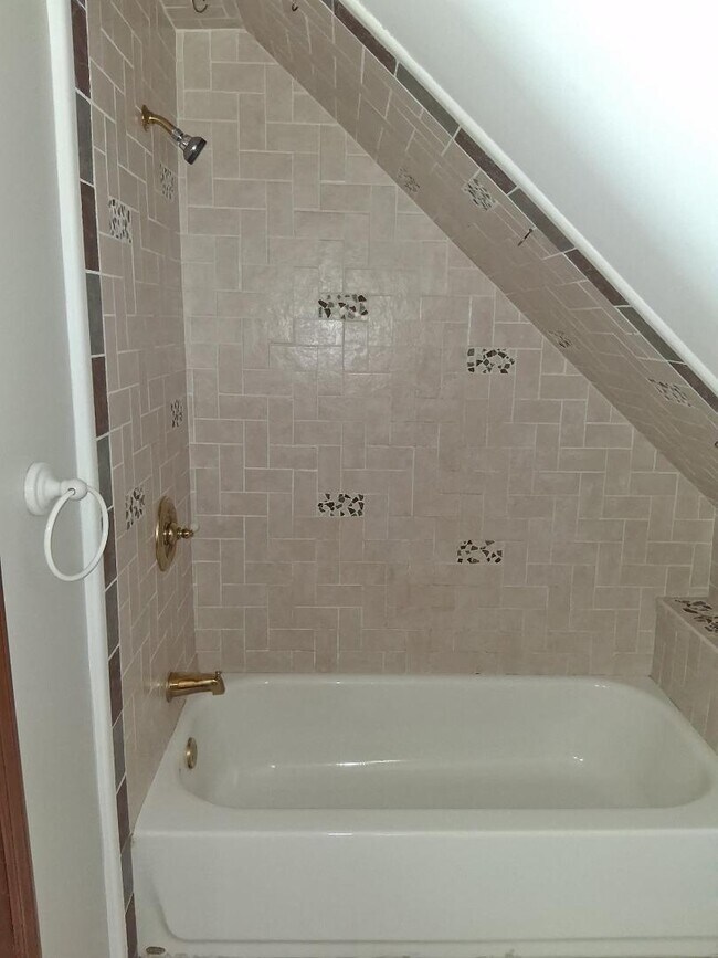 Building Photo - 1337 E 84th St