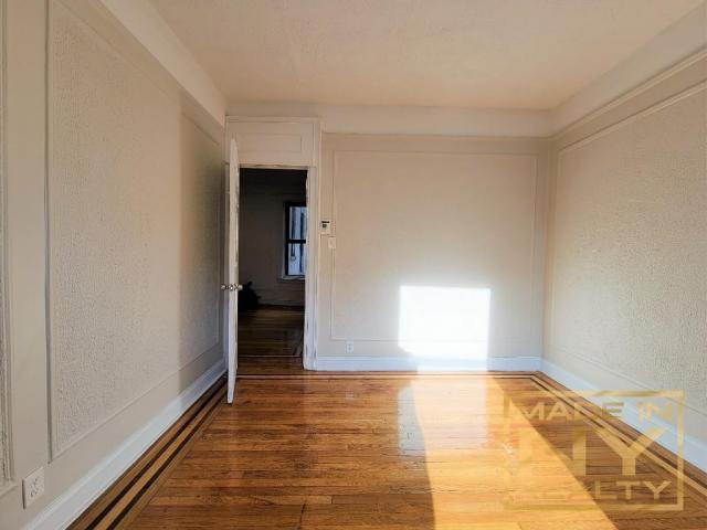 Building Photo - 2 bedroom in ASTORIA NY 11102