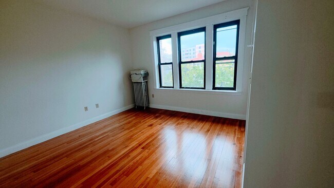 Building Photo - 41 Egremont Rd