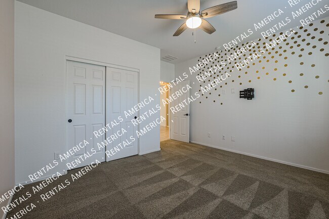 Building Photo - 5653 W Valor Way