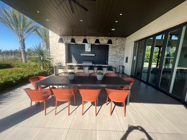 Building Photo - 520 Serrano Summit Dr