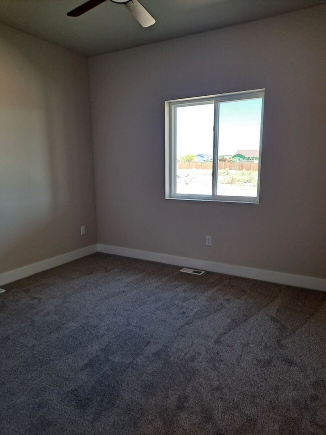 Building Photo - 697 Cabaret Dr