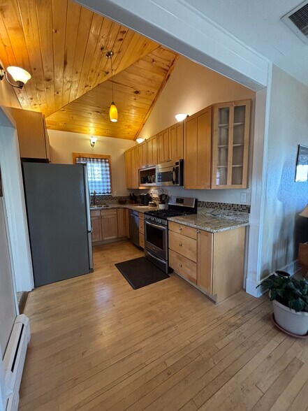 Building Photo - 211 S 6th Ave