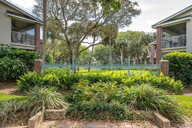 Building Photo - 2 Park Shores Cir