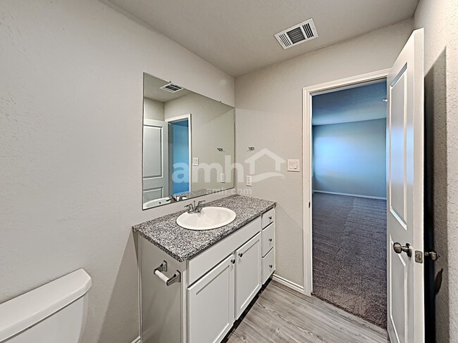 Building Photo - 10410 Varmus Dr