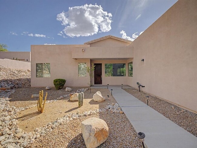 Building Photo - Desert Luxury Living in a Gated Community with Stunning Mountain Views!