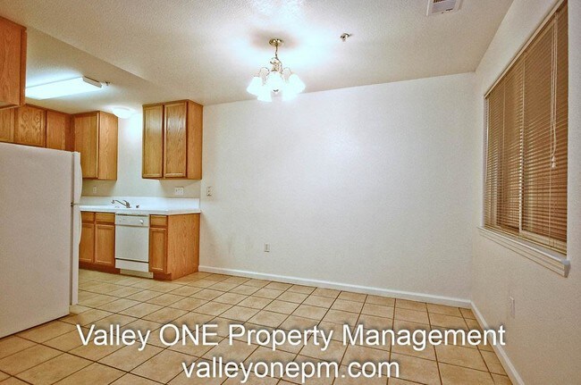 Building Photo - 1120 E Monte Vista Ave, Turlock, CA 95382