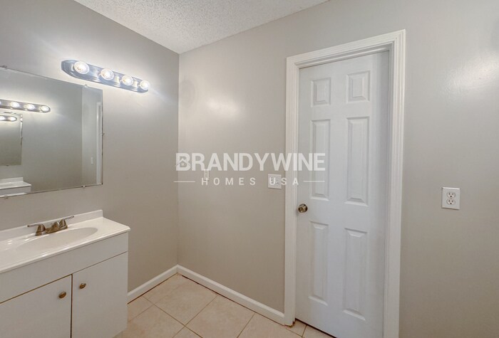 Building Photo - 3931 Hunters Lake Cir W