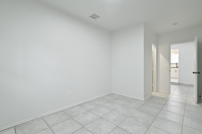 Building Photo - 4720 SE 50th St