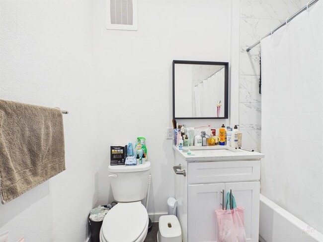 Building Photo - 1010 W 26th St