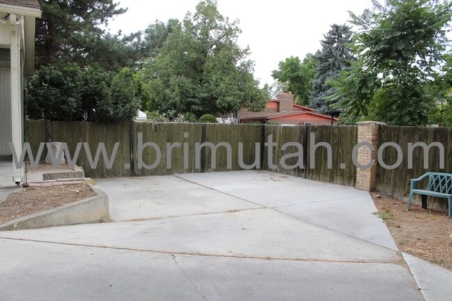 Building Photo - 602 Pioneer Ave