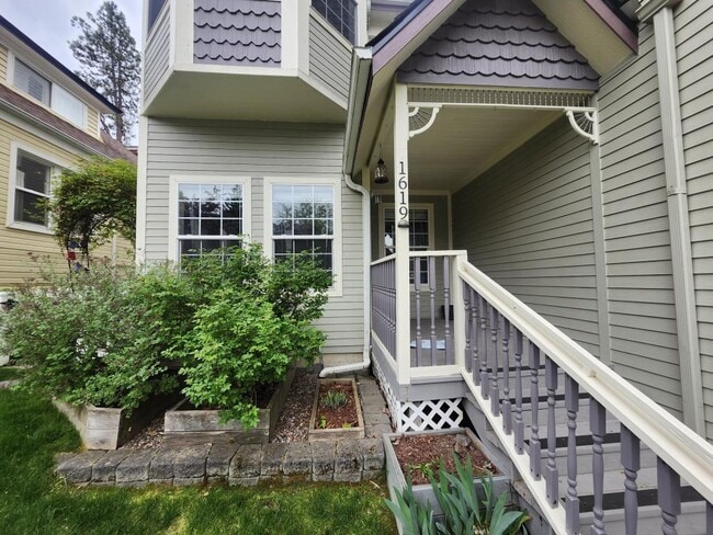 Building Photo - 1619 W 13th Ave