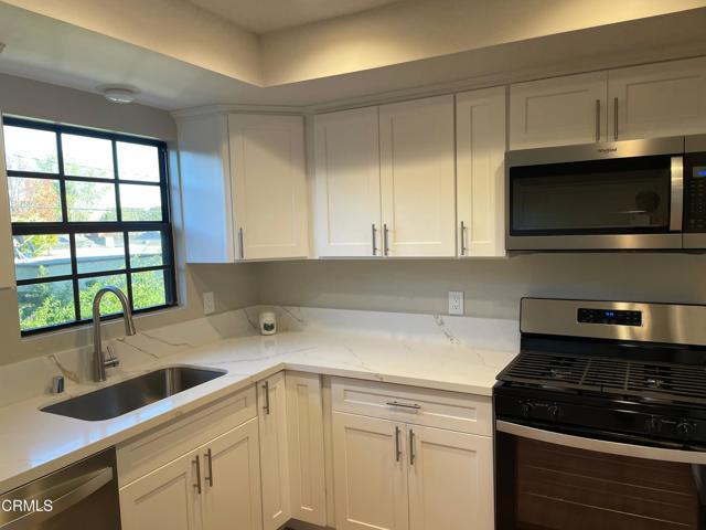 Building Photo - 852 N Monterey St