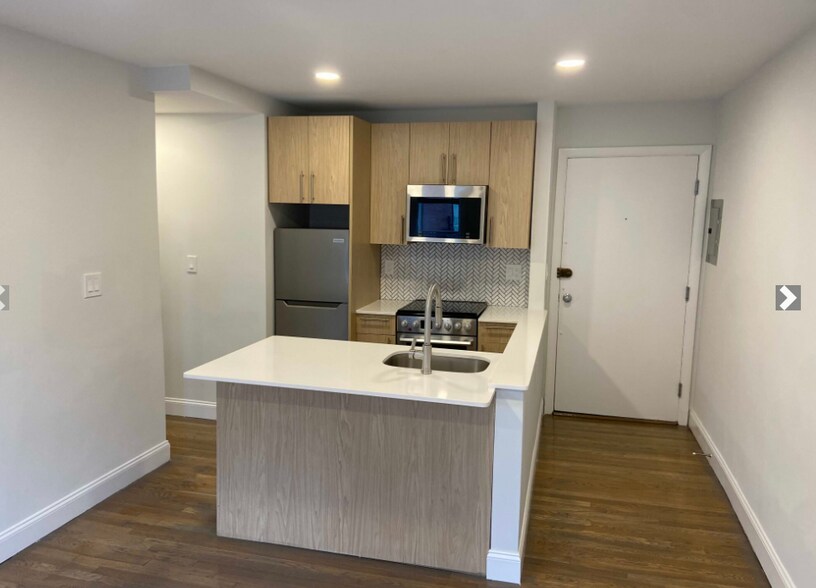 Building Photo - 529 Beacon St