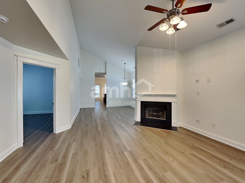 Building Photo - 13027 W Douglas Park Dr