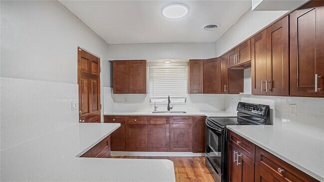 Building Photo - 5518 Riviera Dr