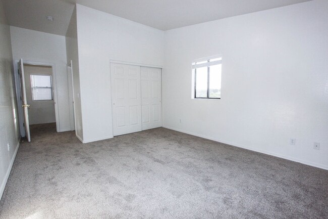 Building Photo - 3 bed 3 bath Townhome in Boulder Park