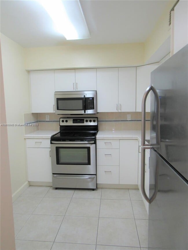 Building Photo - 250 180th Dr