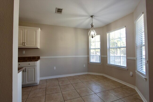 Building Photo - 3151 Forrest Ave