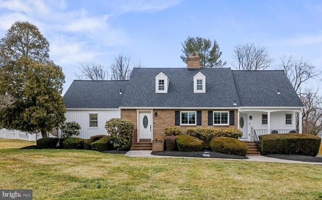 Building Photo - 731 W Country Club Dr