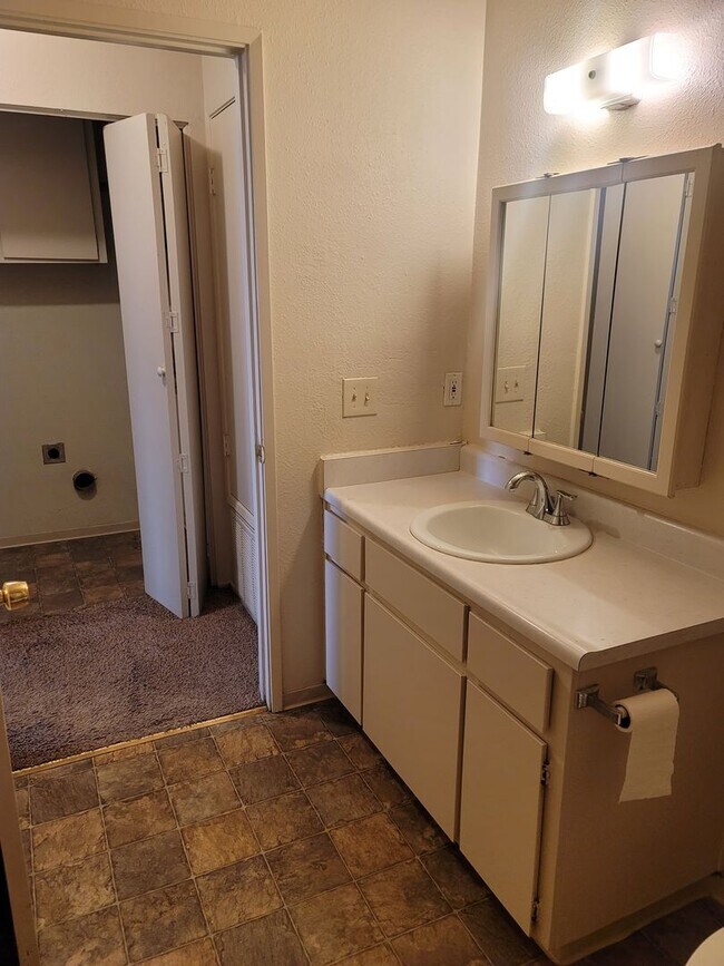 Building Photo - SHE330