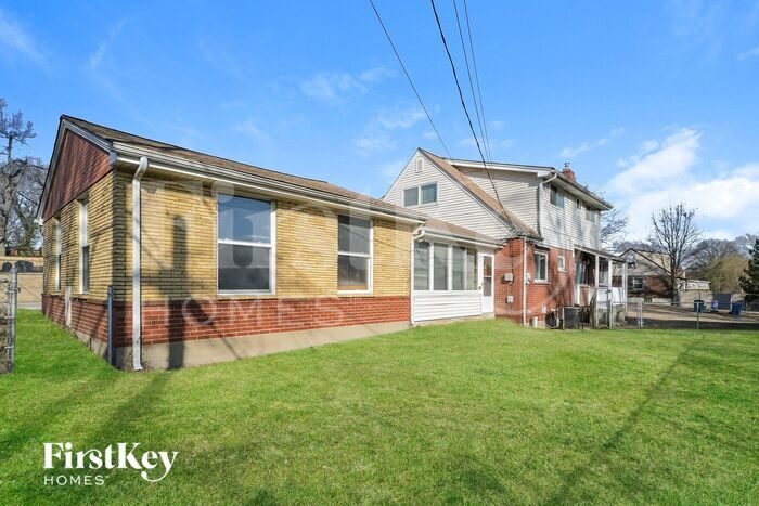 Building Photo - 8680 Belhaven Dr