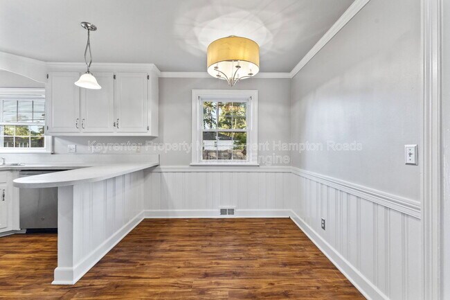 Building Photo - 4900 Briarwood Ln