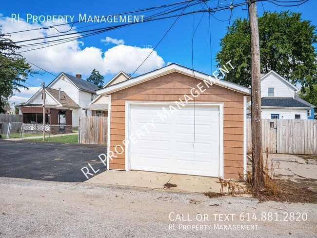 Building Photo - Beautiful 2 bedroom 1.5 bathroom home in V...