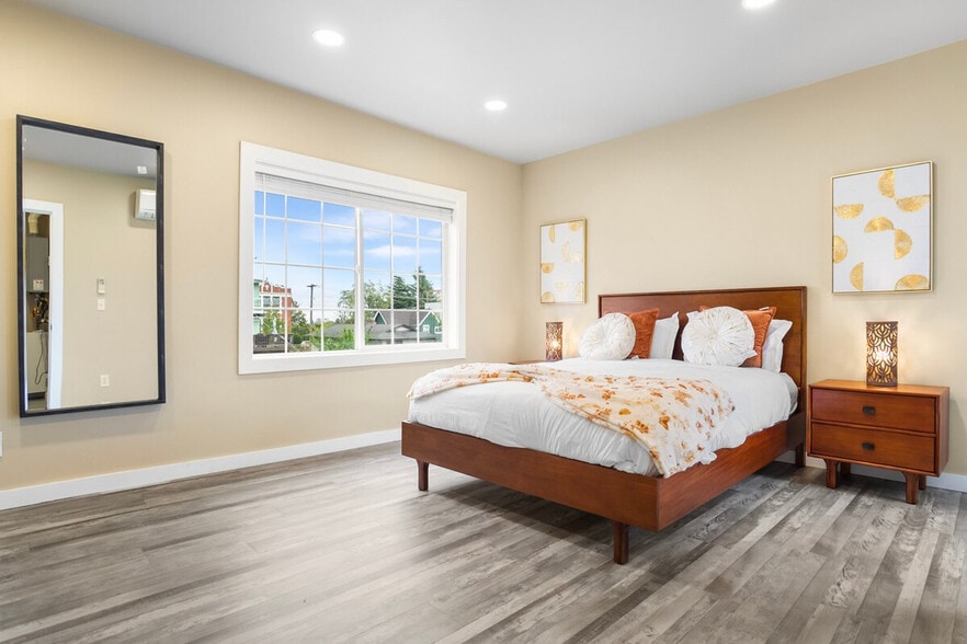 Building Photo - 914 16th Ave