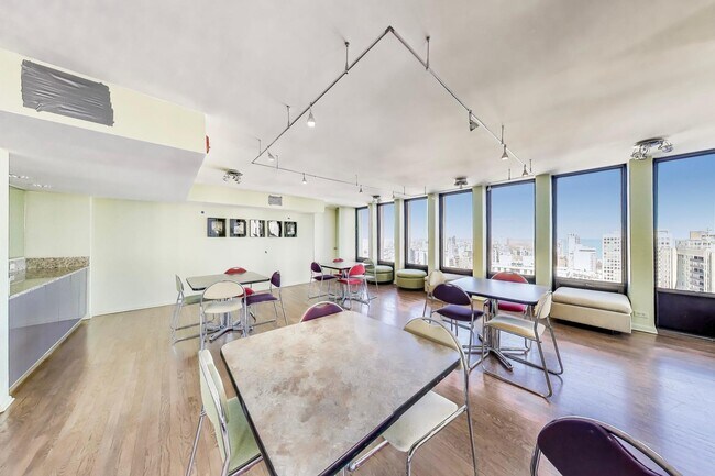 Building Photo - 100 E Walton St