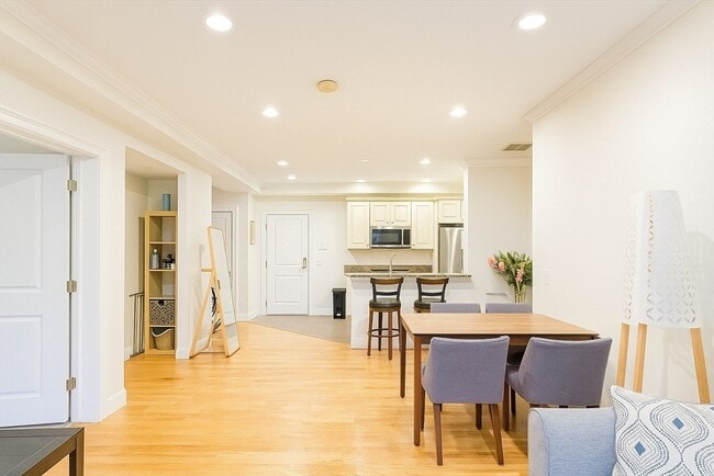 Building Photo - 463 Rutherford Ave