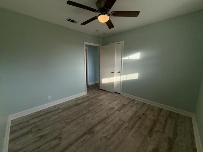 Building Photo - 1221 42nd Ave