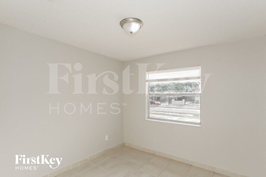 Building Photo - 18931 NW 33rd Pl