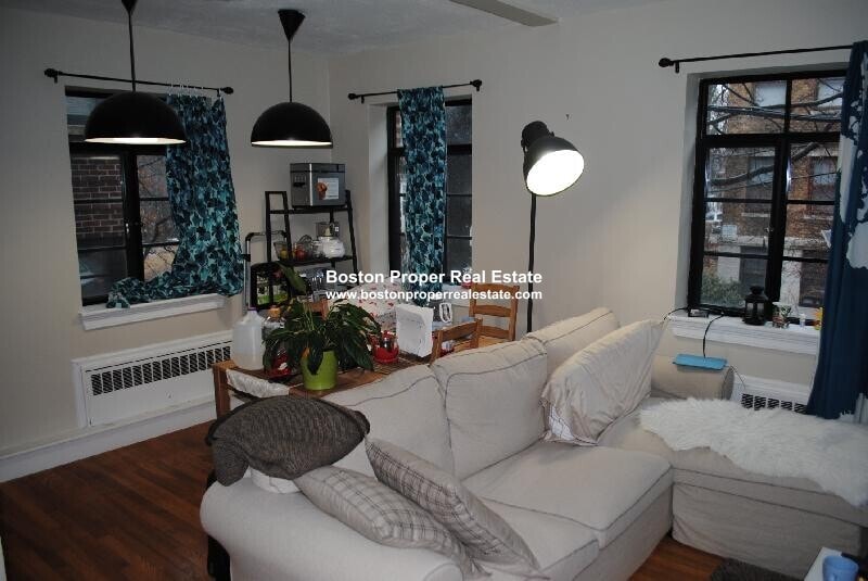 Building Photo - 69 Strathmore Rd