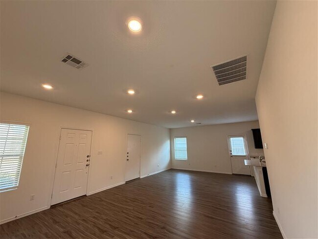 Building Photo - 408 Roper St